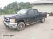 2007 Chevrolet Silverado 2500HD LTZ z VIN 1GCHK29647E588854, wystawiony jako IAAI lot #43130829 z przebiegiem 183 985 mil mil oraz . Historia ofert i sprzedaży dostępna na DreamBid. Obrazek 2.