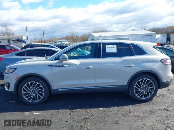 ✅ 2019 Lincoln Nautilus Reserve • VIN: 2LMPJ8L95KBL40413 • Lot: 43594043. Listed on IAAI with 52,762 mi. Free auction sales archive from the USA and detailed vehicle history report at DreamBid. Image 14.