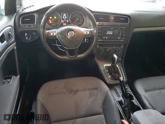✅ 2019 Volkswagen Golf S • VIN: 3VW117AU6KM514539 • Lot: 75912654. Wystawiony na Copart z przebiegiem 88 118 mil. Bezpłatny archiwum sprzedaży aukcyjnych z USA i szczegółowy raport historii pojazdu na DreamBid. Zdjęcie 8.