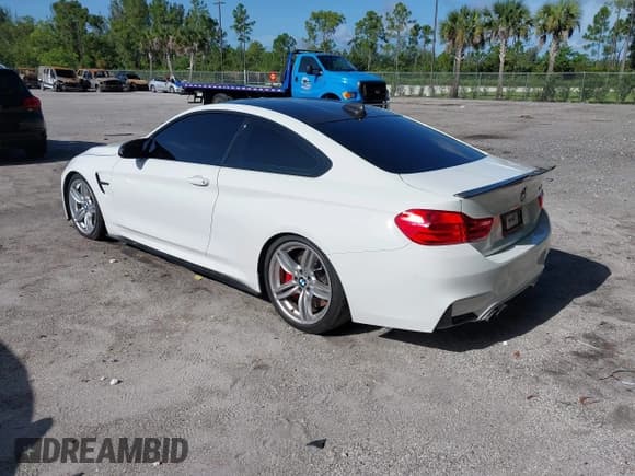 ✅ 2015 BMW M4 • VIN: WBS3R9C53FK335080 • Лот: 43049252. Опубликован ранее на IAAI с пробегом 88 379 миль. Бесплатный доступ к архиву аукционных продаж из США и подробный отчёт об истории автомобиля на DreamBid. Изображение 3.