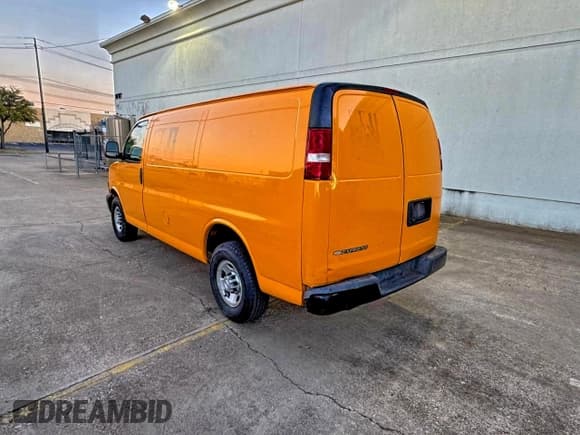 ✅ 2019 Chevrolet Express Cargo • VIN: 1GCWGAFP3K1207348 • Лот: 94805715. Опубликован ранее на Copart с пробегом 247 859 миль. Бесплатный доступ к архиву аукционных продаж из США и подробный отчёт об истории автомобиля на DreamBid. Изображение 3.