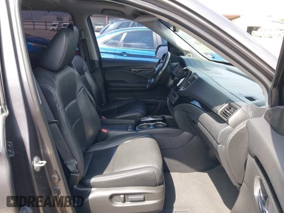 ✅ 2019 Honda Pilot Touring 8-Passenger • VIN: 5FNYF5H93KB010964 • Lot: 42743156. Listed on IAAI with 270,017 mi. Free auction sales archive from the USA and detailed vehicle history report at DreamBid. Image 5.