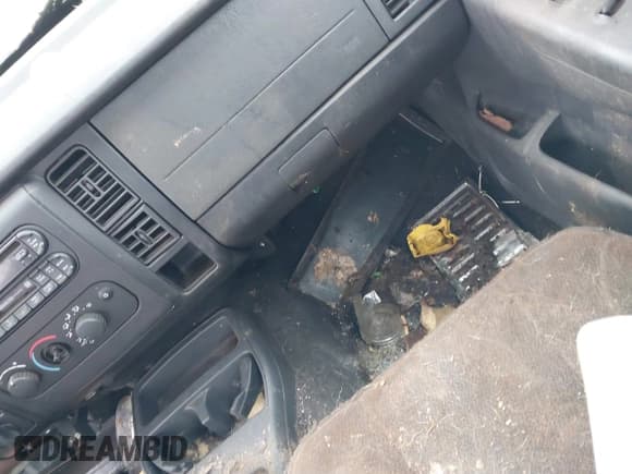 ✅ 2004 Dodge Dakota SLT • VIN: 1D7HG48N34S762177 • Lot: 41123137. Wystawiony na IAAI z przebiegiem Nie podano. Bezpłatny archiwum sprzedaży aukcyjnych z USA i szczegółowy raport historii pojazdu na DreamBid. Zdjęcie 15.