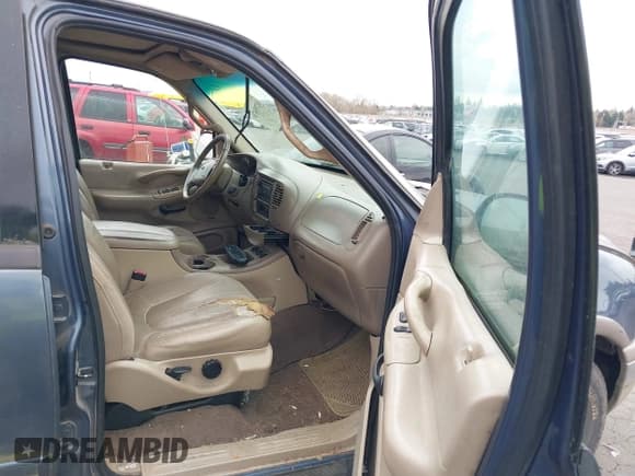 ✅ 2000 Ford Expedition Eddie Bauer • VIN: 1FMEU17L2YLB65800 • Lot: 41755476. Listed on IAAI with Not provided. Free auction sales archive from the USA and detailed vehicle history report at DreamBid. Image 5.