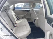 ✅ 2016 Volkswagen Passat SE • VIN: 1VWBS7A30GC061780 • Lot: 42963958. Wystawiony na IAAI z przebiegiem 87 364 mil. Bezpłatny archiwum sprzedaży aukcyjnych z USA i szczegółowy raport historii pojazdu na DreamBid. Zdjęcie 8.