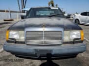 ✅ 1992 Mercedes-Benz 300 E • VIN: WDBEA30D2NB596584 • Лот: 61810125. Опубликован ранее на Copart с пробегом 134 906 миль. Бесплатный доступ к архиву аукционных продаж из США и подробный отчёт об истории автомобиля на DreamBid. Изображение 5.