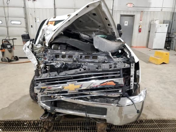 ✅ 2017 Chevrolet Silverado 2500HD Work Truck • VIN: 1GC1KUEY5HF110331 • Lot: 44001645. Wystawiony na Copart z przebiegiem Nie podano. Bezpłatny archiwum sprzedaży aukcyjnych z USA i szczegółowy raport historii pojazdu na DreamBid. Zdjęcie 5.