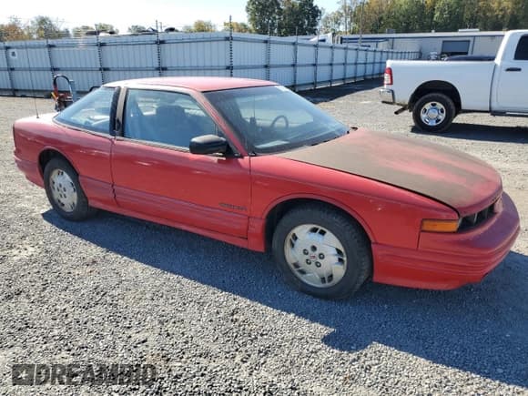 ✅ 1994 Oldsmobile Cutlass Supreme S • VIN: 1G3WH15M1RD315920 • Lot: 77004984. Wystawiony na Copart z przebiegiem 143 315 mil. Bezpłatny archiwum sprzedaży aukcyjnych z USA i szczegółowy raport historii pojazdu na DreamBid. Zdjęcie 4.