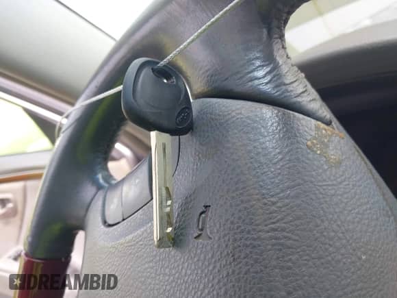 2006 Hyundai Azera SE с VIN KMHFC46F76A043396, выставлен на аукционе IAAI как лот 42398355 с пробегом 232 418 миль миль и . История ставок и продаж доступна на DreamBid. Изображение 11.