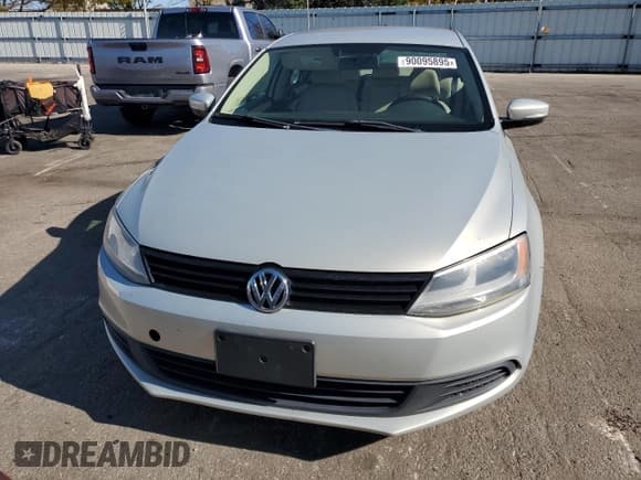✅ 2011 Volkswagen Jetta SE • VIN: 3VWDZ7AJXBM322438 • Lot: 90095895. Wystawiony na Copart z przebiegiem 275 458 mil. Bezpłatny archiwum sprzedaży aukcyjnych z USA i szczegółowy raport historii pojazdu na DreamBid. Zdjęcie 5.