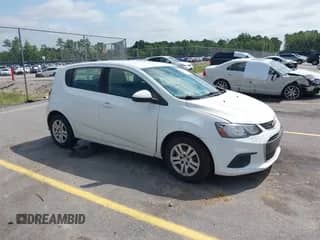 2020 Chevrolet Sonic LT с VIN 1G1JG6SB1L4115200, выставлен на аукционе IAAI как лот 42600029 с пробегом 102 972 миль миль и . История ставок и продаж доступна на DreamBid. Изображение 1.