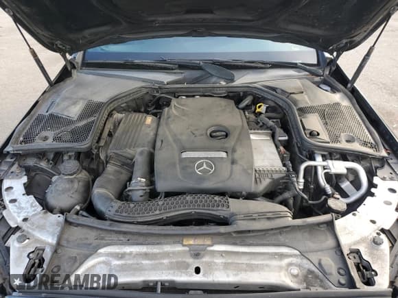 ✅ 2018 Mercedes-Benz C 300 • VIN: 55SWF4KB8JU268035 • Lot: 82222365. Wystawiony na Copart z przebiegiem 100 351 mil. Bezpłatny archiwum sprzedaży aukcyjnych z USA i szczegółowy raport historii pojazdu na DreamBid. Zdjęcie 11.