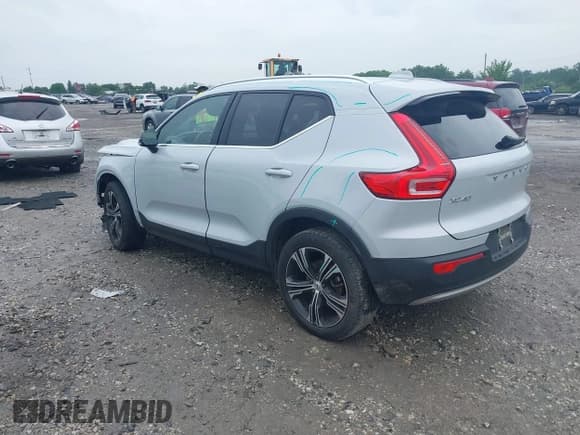 ✅ 2021 Volvo XC40 Inscription • VIN: YV4162UL6M2476490 • Lot: 42645379. Wystawiony na IAAI z przebiegiem 37 493 mil. Bezpłatny archiwum sprzedaży aukcyjnych z USA i szczegółowy raport historii pojazdu na DreamBid. Zdjęcie 3.