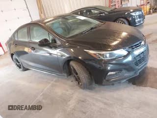 ✅ 2018 Chevrolet Cruze LT • VIN: 1G1BE5SM3J7109853 • Lot: 43239239. Wystawiony na IAAI z przebiegiem 178 569 mil. Bezpłatny archiwum sprzedaży aukcyjnych z USA i szczegółowy raport historii pojazdu na DreamBid. Zdjęcie 1.