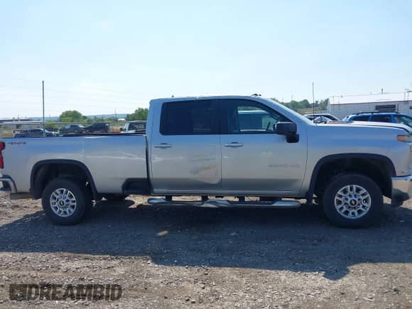 2020 Chevrolet Silverado 2500HD LT z VIN 1GC1YNEY8LF233926, wystawiony jako IAAI lot #42716715 z przebiegiem 137 057 mil mil oraz . Historia ofert i sprzedaży dostępna na DreamBid. Obrazek 13.