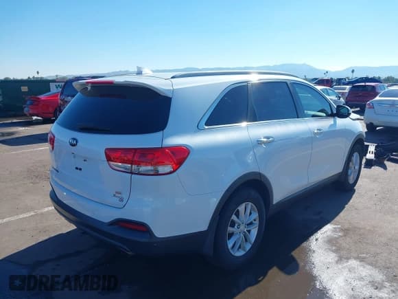 ✅ 2016 Kia Sorento LX • VIN: 5XYPG4A36GG184813 • Lot: 43774003. Listed on IAAI with 125,336 mi. Free auction sales archive from the USA and detailed vehicle history report at DreamBid. Image 4.