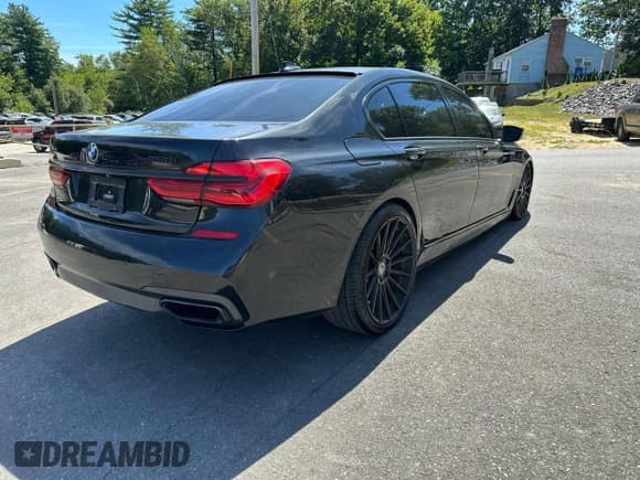 ✅ 2016 BMW 7 Series 750i • VIN: WBA7F0C54GGM20864 • Lot: 69607555. Listed on Copart with 98,492 mi. Free auction sales archive from the USA and detailed vehicle history report at DreamBid. Image 3.