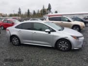 ✅ 2022 Toyota Corolla Hybrid LE • VIN: JTDEAMDE3NJ045628 • Lot: 43593704. Wystawiony na IAAI z przebiegiem 46 758 mil. Bezpłatny archiwum sprzedaży aukcyjnych z USA i szczegółowy raport historii pojazdu na DreamBid. Zdjęcie 14.