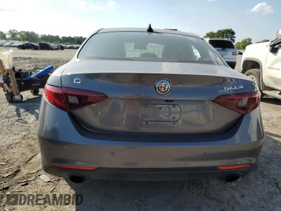 ✅ 2022 Alfa Romeo Giulia Ti • VIN: ZARFANBN4N7655165 • Lot: 85130545. Wystawiony na Copart z przebiegiem 37 390 mil. Bezpłatny archiwum sprzedaży aukcyjnych z USA i szczegółowy raport historii pojazdu na DreamBid. Zdjęcie 6.