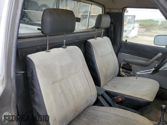 ✅ 1983 Toyota Pickup • VIN: JT4RN48S2D0070935 • Lot: 50933245. Listed on Copart with 50,699 mi. Free auction sales archive from the USA and detailed vehicle history report at DreamBid. Image 10.