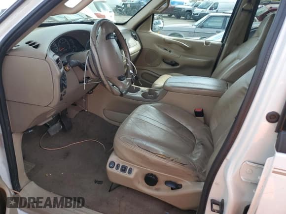 ✅ 2001 Ford Expedition Eddie Bauer • VIN: 1FMFU18LX1LA81622 • Lot: 51681015. Wystawiony na Copart z przebiegiem 229 038 mil. Bezpłatny archiwum sprzedaży aukcyjnych z USA i szczegółowy raport historii pojazdu na DreamBid. Zdjęcie 7.