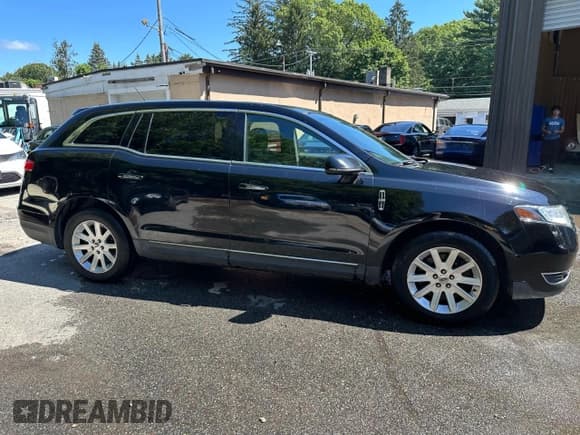 ✅ 2017 Lincoln MKT • VIN: 2LMHJ5NK3HBL01668 • Лот: 69916465. Опубликован ранее на Copart с пробегом 199 288 миль. Бесплатный доступ к архиву аукционных продаж из США и подробный отчёт об истории автомобиля на DreamBid. Изображение 12.