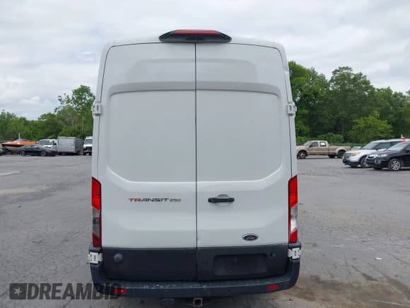 ✅ 2019 Ford Transit • VIN: 1FTYR2XM1KKB75460 • Lot: 42682602. Wystawiony na IAAI z przebiegiem 62 669 mil. Bezpłatny archiwum sprzedaży aukcyjnych z USA i szczegółowy raport historii pojazdu na DreamBid. Zdjęcie 16.