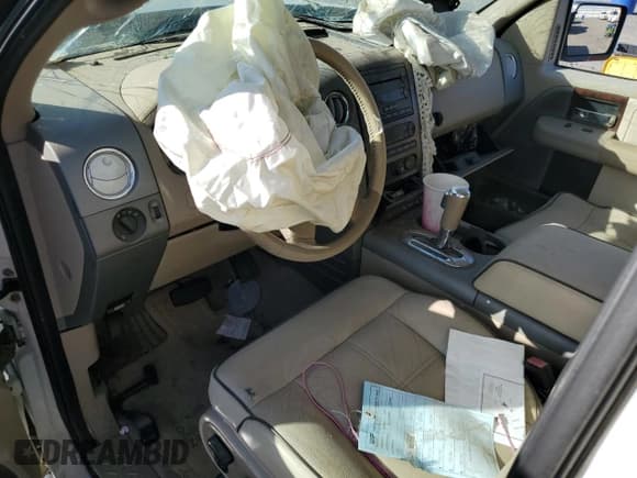 ✅ 2006 Lincoln Mark LT • VIN: 5LTPW16546FJ16293 • Lot: 85946635. Wystawiony na Copart z przebiegiem Nie podano. Bezpłatny archiwum sprzedaży aukcyjnych z USA i szczegółowy raport historii pojazdu na DreamBid. Zdjęcie 8.