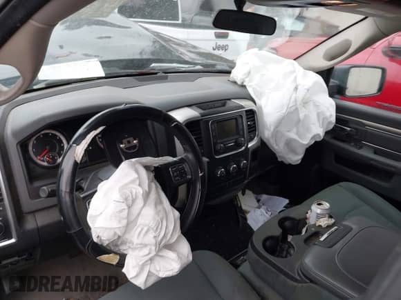 2019 Ram 1500 Big Horn z VIN 1C6RR6TT8KS730615, wystawiony jako IAAI lot #42407873 z przebiegiem 90 891 mil mil oraz . Historia ofert i sprzedaży dostępna na DreamBid. Obrazek 19.