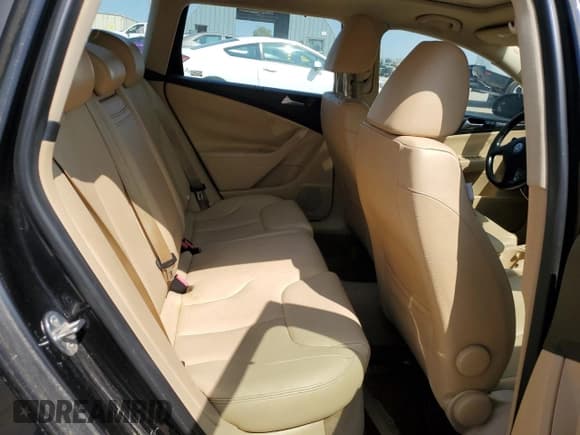 ✅ 2009 Volkswagen Passat Komfort • VIN: WVWXK73C69E021863 • Lot: 71075834. Listed on Copart with 238,556 mi. Free auction sales archive from the USA and detailed vehicle history report at DreamBid. Image 10.