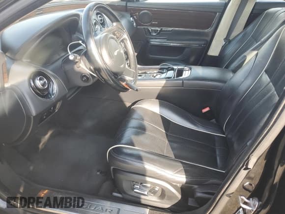 ✅ 2014 Jaguar XJ Portfolio • VIN: SAJWA2GZ1E8V61311 • Lot: 81485885. Listed on Copart with 133,168 mi. Free auction sales archive from the USA and detailed vehicle history report at DreamBid. Image 7.