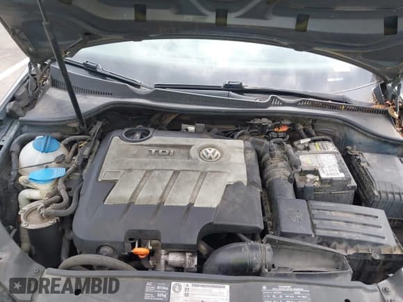 ✅ 2011 Volkswagen Golf TDI • VIN: WVWDM7AJXBW064679 • Lot: 42578198. Listed on IAAI with 195,216 mi. Free auction sales archive from the USA and detailed vehicle history report at DreamBid. Image 10.