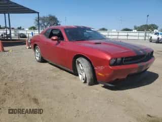 2010 Dodge Challenger SE z VIN 2B3CJ4DV0AH270190, wystawiony jako Copart lot #72427274 z przebiegiem 214 631 mil mil oraz Szkoda całkowita • Salvage title. Historia ofert i sprzedaży dostępna na DreamBid. Obrazek 4.