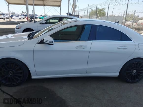 ✅ 2019 Mercedes-Benz CLA 250 • VIN: WDDSJ4GB9KN776739 • Lot: 42732892. Wystawiony na IAAI z przebiegiem 52 813 mil. Bezpłatny archiwum sprzedaży aukcyjnych z USA i szczegółowy raport historii pojazdu na DreamBid. Zdjęcie 14.