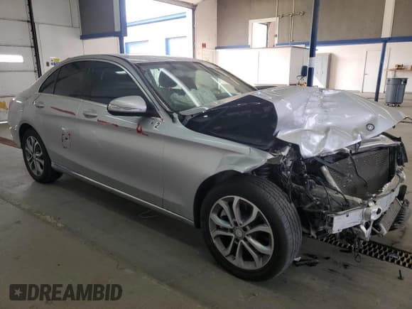 ✅ 2015 Mercedes-Benz C 300 • VIN: 55SWF4KB2FU028566 • Lot: 71549035. Listed on Copart with 70,386 mi. Free auction sales archive from the USA and detailed vehicle history report at DreamBid. Image 4.