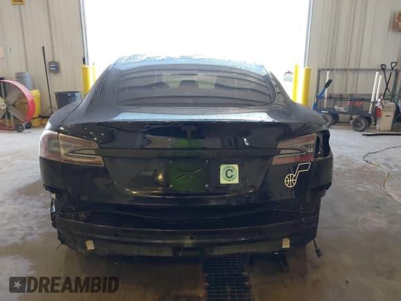 ✅ 2015 Tesla Model S 85D • VIN: 5YJSA1S26FF090484 • Лот: 43100086. Опубликован ранее на IAAI с пробегом 114 366 миль. Бесплатный доступ к архиву аукционных продаж из США и подробный отчёт об истории автомобиля на DreamBid. Изображение 17.