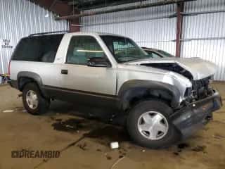 1996 Chevrolet Tahoe с VIN 3GNEK18R8TG153886, выставлен на аукционе Copart как лот 82260705 с пробегом 126 142 миль миль и Списание • Salvage title. История ставок и продаж доступна на DreamBid. Изображение 4.