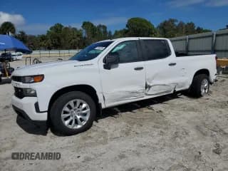 ✅ 2020 Chevrolet Silverado 1500 Custom • VIN: 3GCPWBEF2LG149337 • Lot: 77383784. Wystawiony na Copart z przebiegiem 90 235 mil. Bezpłatny archiwum sprzedaży aukcyjnych z USA i szczegółowy raport historii pojazdu na DreamBid. Zdjęcie 1.