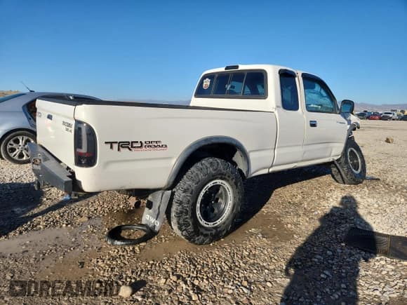✅ 2000 Toyota Tacoma • VIN: 4TAWN72N9YZ583829 • Lot: 84045475. Wystawiony na Copart z przebiegiem 233 086 mil. Bezpłatny archiwum sprzedaży aukcyjnych z USA i szczegółowy raport historii pojazdu na DreamBid. Zdjęcie 3.