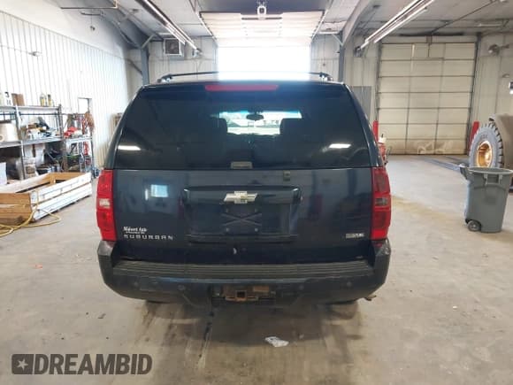 ✅ 2009 Chevrolet Suburban 1LT • VIN: 1GNFK26319R272557 • Lot: 42138238. Wystawiony na IAAI z przebiegiem 223 599 mil. Bezpłatny archiwum sprzedaży aukcyjnych z USA i szczegółowy raport historii pojazdu na DreamBid. Zdjęcie 16.