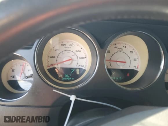 ✅ 2013 Dodge Challenger SXT • VIN: 2C3CDYAG2DH530925 • Lot: 77192334. Wystawiony na Copart z przebiegiem 201 989 mil. Bezpłatny archiwum sprzedaży aukcyjnych z USA i szczegółowy raport historii pojazdu na DreamBid. Zdjęcie 9.