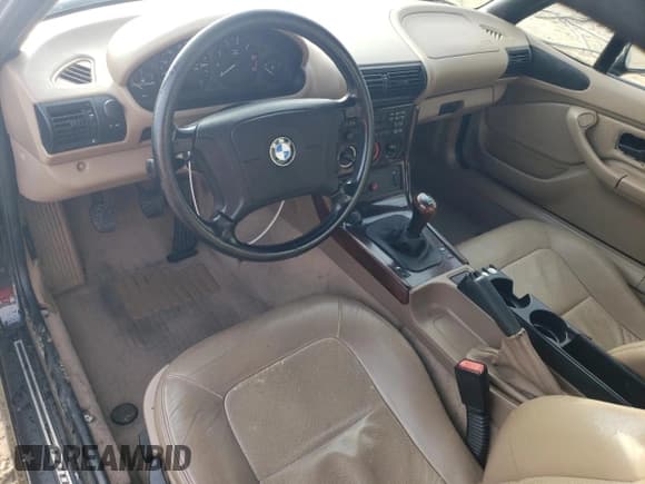 ✅ 1997 BMW 3 Series Z3 2.8 • VIN: 4USCJ332XVLC02582 • Лот: 83820365. Опубликован ранее на Copart с пробегом 165 792 миль. Бесплатный доступ к архиву аукционных продаж из США и подробный отчёт об истории автомобиля на DreamBid. Изображение 8.