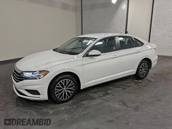 ✅ 2021 Volkswagen Jetta S • VIN: 3VWC57BU0MM045902 • Lot: 93857065. Wystawiony na Copart z przebiegiem 133 712 mil. Bezpłatny archiwum sprzedaży aukcyjnych z USA i szczegółowy raport historii pojazdu na DreamBid. Zdjęcie 1.