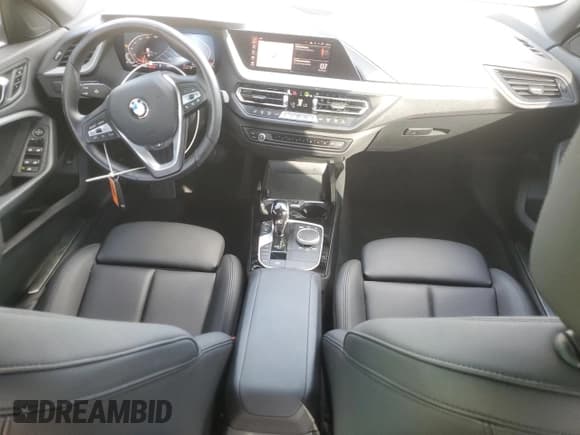 ✅ 2024 BMW 2 Series 228i • VIN: WBA53AK0XR7R50867 • Lot: 92092105. Wystawiony na Copart z przebiegiem 11 931 mil. Bezpłatny archiwum sprzedaży aukcyjnych z USA i szczegółowy raport historii pojazdu na DreamBid. Zdjęcie 8.