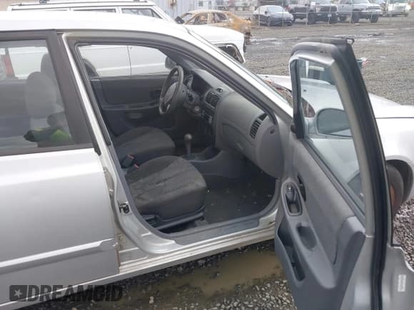 ✅ 2004 Hyundai Accent GL • VIN: KMHCG45C94U509243 • Lot: 43617363. Wystawiony na IAAI z przebiegiem 108 170 mil. Bezpłatny archiwum sprzedaży aukcyjnych z USA i szczegółowy raport historii pojazdu na DreamBid. Zdjęcie 5.