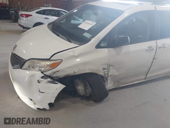 ✅ 2014 Toyota Sienna XLE • VIN: 5TDYK3DC7ES428980 • Lot: 43014654. Wystawiony na IAAI z przebiegiem 121 315 mil. Bezpłatny archiwum sprzedaży aukcyjnych z USA i szczegółowy raport historii pojazdu na DreamBid. Zdjęcie 6.