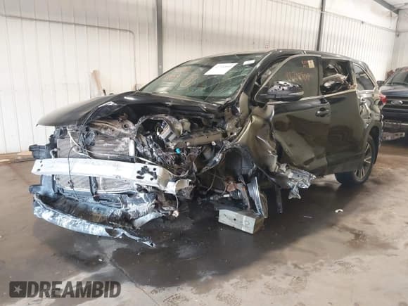 ✅ 2019 Toyota Highlander LE • VIN: 5TDBZRFH3KS933004 • Lot: 42708909. Wystawiony na IAAI z przebiegiem Nie podano. Bezpłatny archiwum sprzedaży aukcyjnych z USA i szczegółowy raport historii pojazdu na DreamBid. Zdjęcie 2.