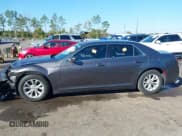 ✅ 2015 Chrysler 300 Limited • VIN: 2C3CCAAG1FH898994 • Lot: 43698221. Wystawiony na IAAI z przebiegiem 142 670 mil. Bezpłatny archiwum sprzedaży aukcyjnych z USA i szczegółowy raport historii pojazdu na DreamBid. Zdjęcie 14.