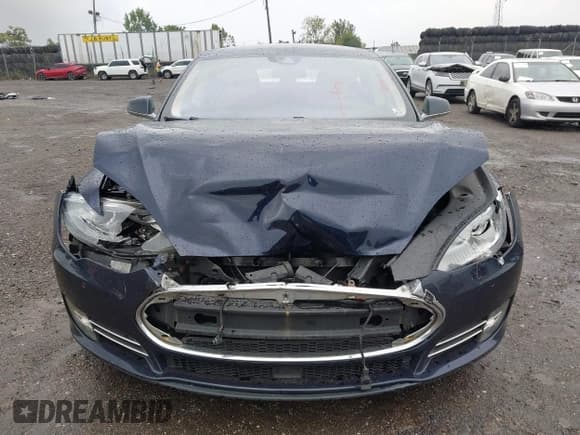 ✅ 2014 Tesla Model S P85D • VIN: 5YJSA1H25EFP64940 • Lot: 43307347. Wystawiony na IAAI z przebiegiem 132 802 mil. Bezpłatny archiwum sprzedaży aukcyjnych z USA i szczegółowy raport historii pojazdu na DreamBid. Zdjęcie 12.