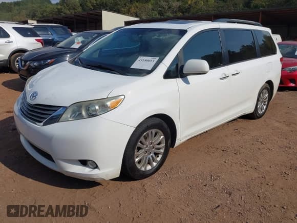 ✅ 2011 Toyota Sienna XLE AAS • VIN: 5TDYK3DC9BS132502 • Lot: 43180013. Wystawiony na IAAI z przebiegiem 212 756 mil. Bezpłatny archiwum sprzedaży aukcyjnych z USA i szczegółowy raport historii pojazdu na DreamBid. Zdjęcie 2.